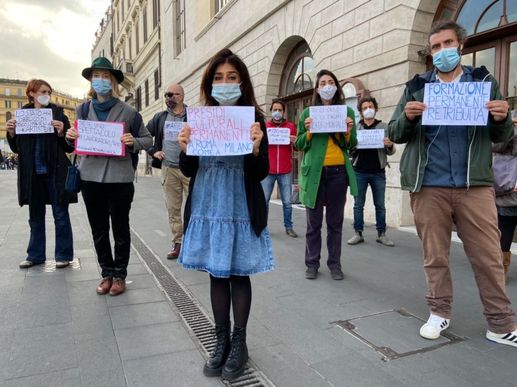 Roma chiama, Milano risponde. Presidi permanenti davanti ai&nbsp;teatri